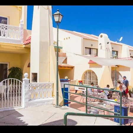 Luxury Fronte Piscina Mareverde A&v * אדחה