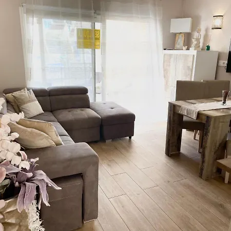 Luxury Fronte Piscina Mareverde A&v * אדחה