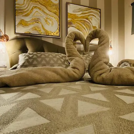 Luxury Fronte Piscina Mareverde A&v * אדחה