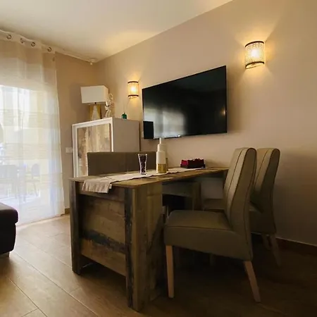 아파트 Luxury Fronte Piscina Mareverde A&v 아데제