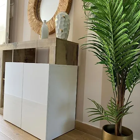 Luxury Fronte Piscina Mareverde A&v * アデヘ