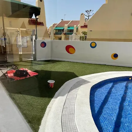 Luxury Fronte Piscina Mareverde A&v * アデヘ