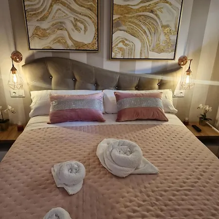 Luxury Fronte Piscina Mareverde A&v アデヘ